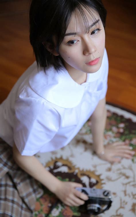 礼炮鸣响，国旗护卫队擎国旗出场！